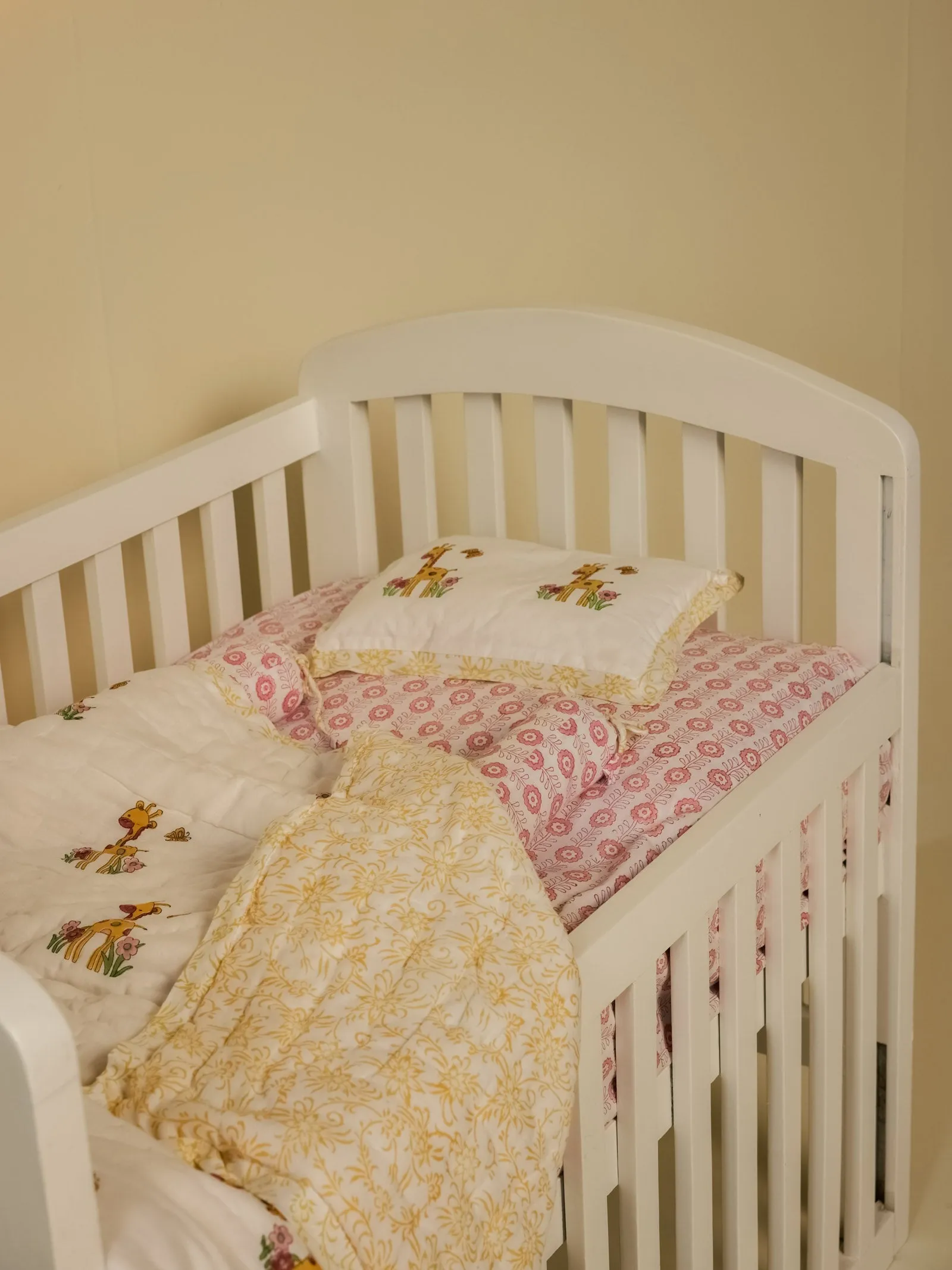 Giraffe With Flower Crib Set