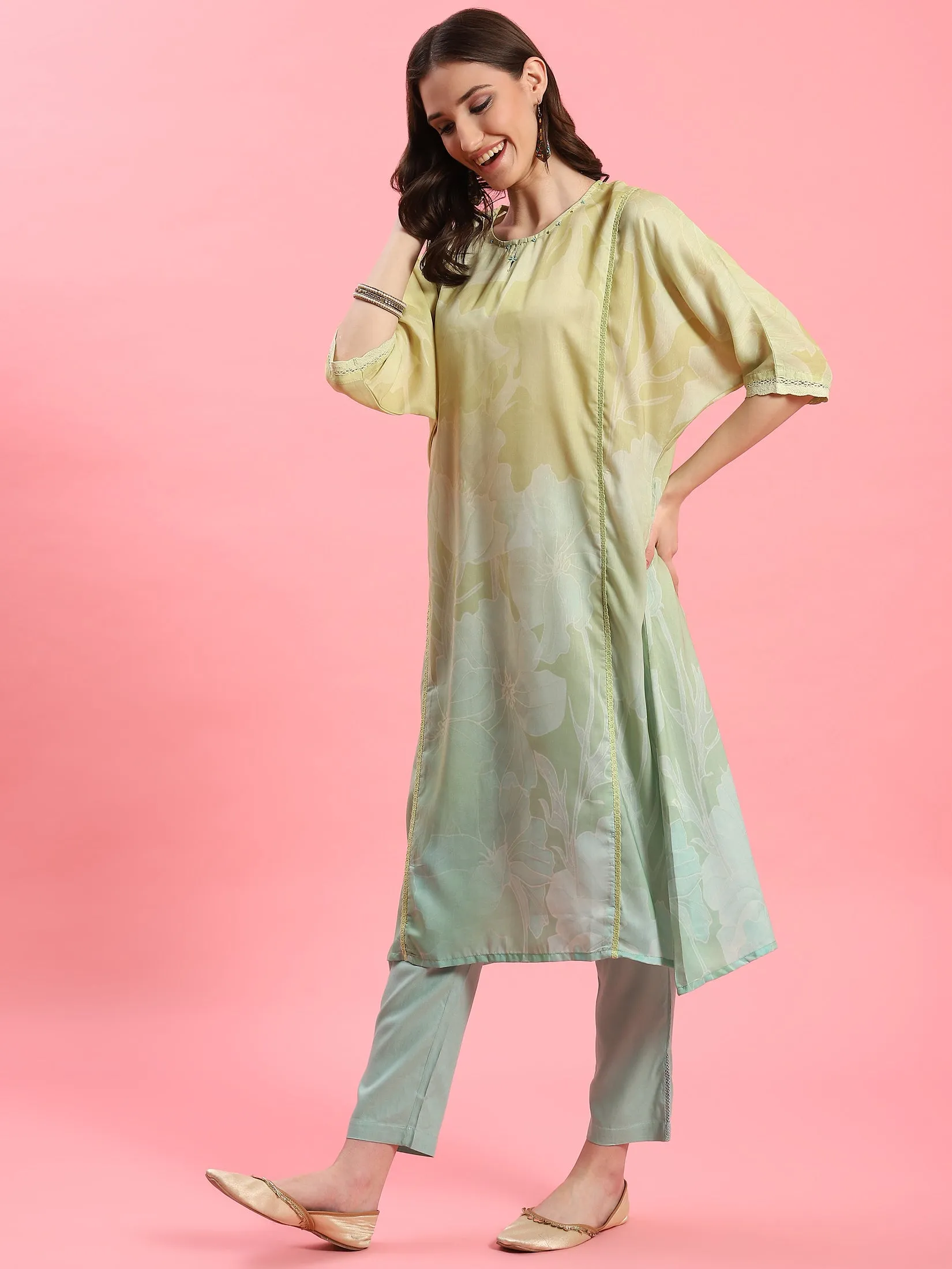 Women Green Floral Print Kurta With Trouser