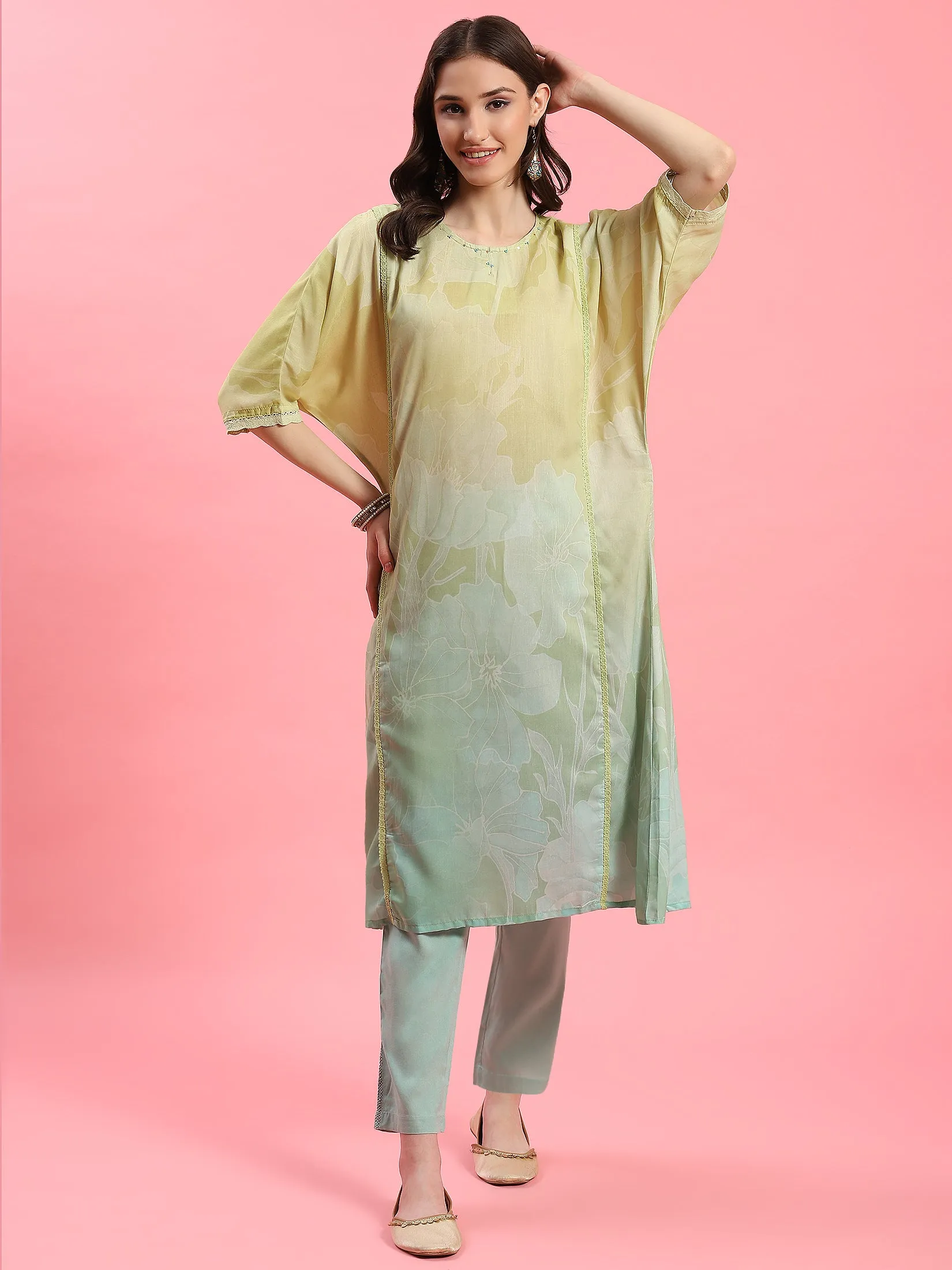 Women Green Floral Print Kurta With Trouser