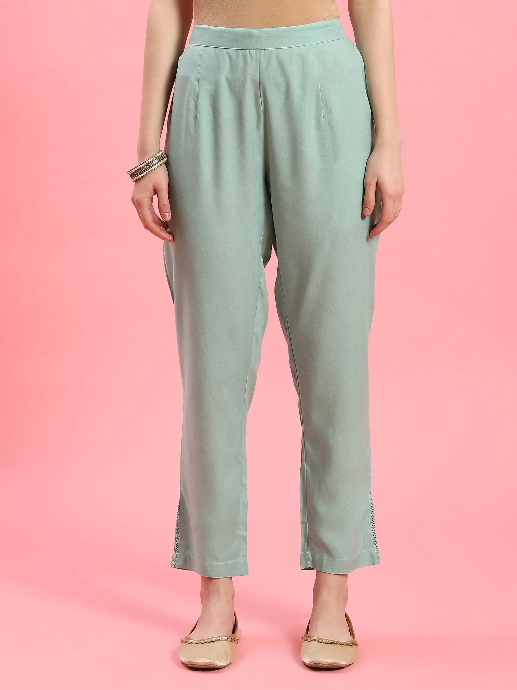 Women Green Floral Print Kurta With Trouser