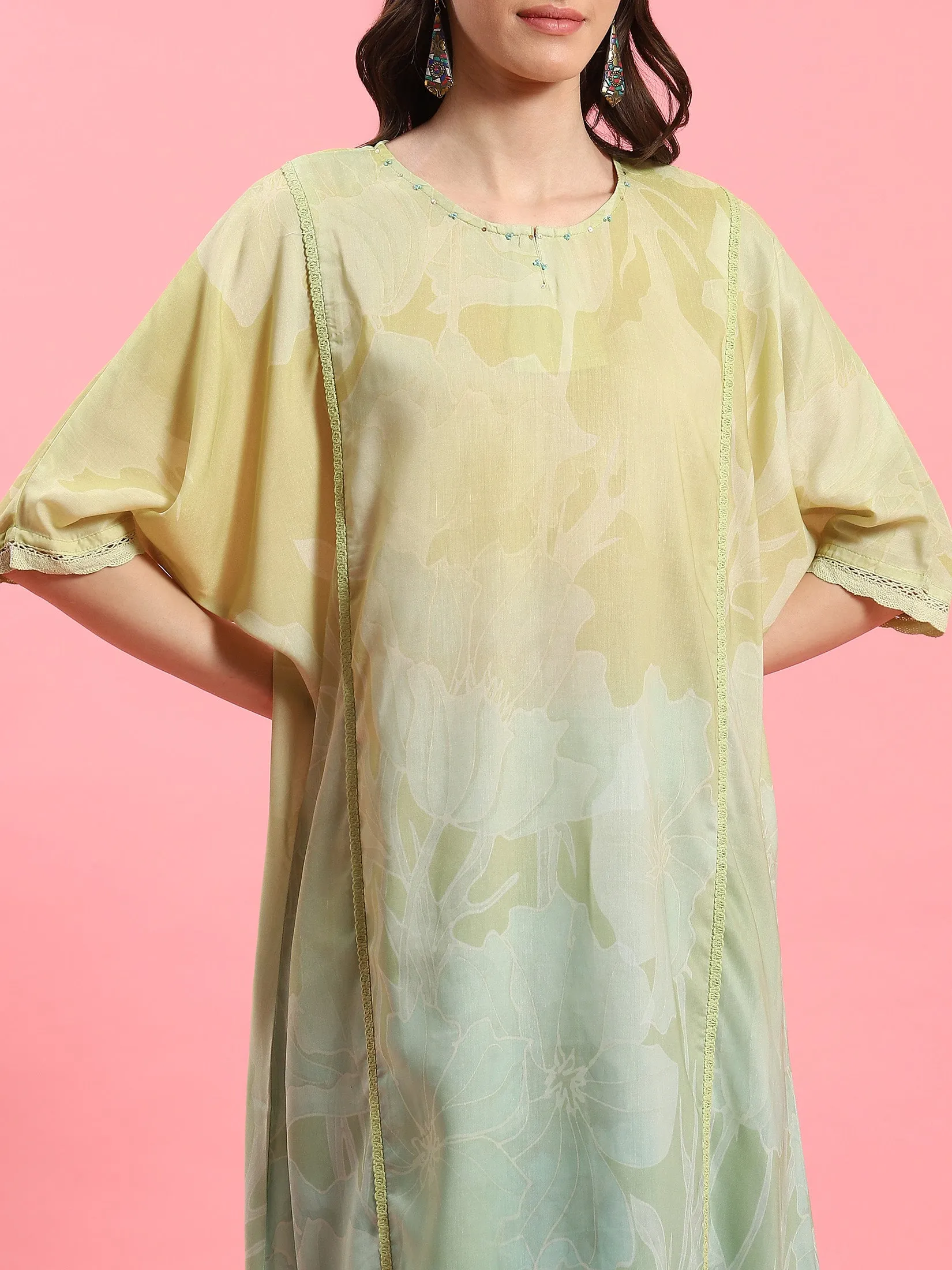 Women Green Floral Print Kurta With Trouser