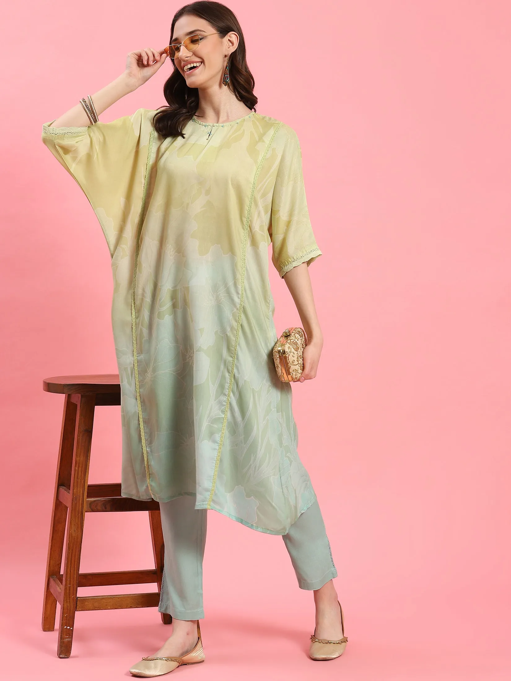 Women Green Floral Print Kurta With Trouser
