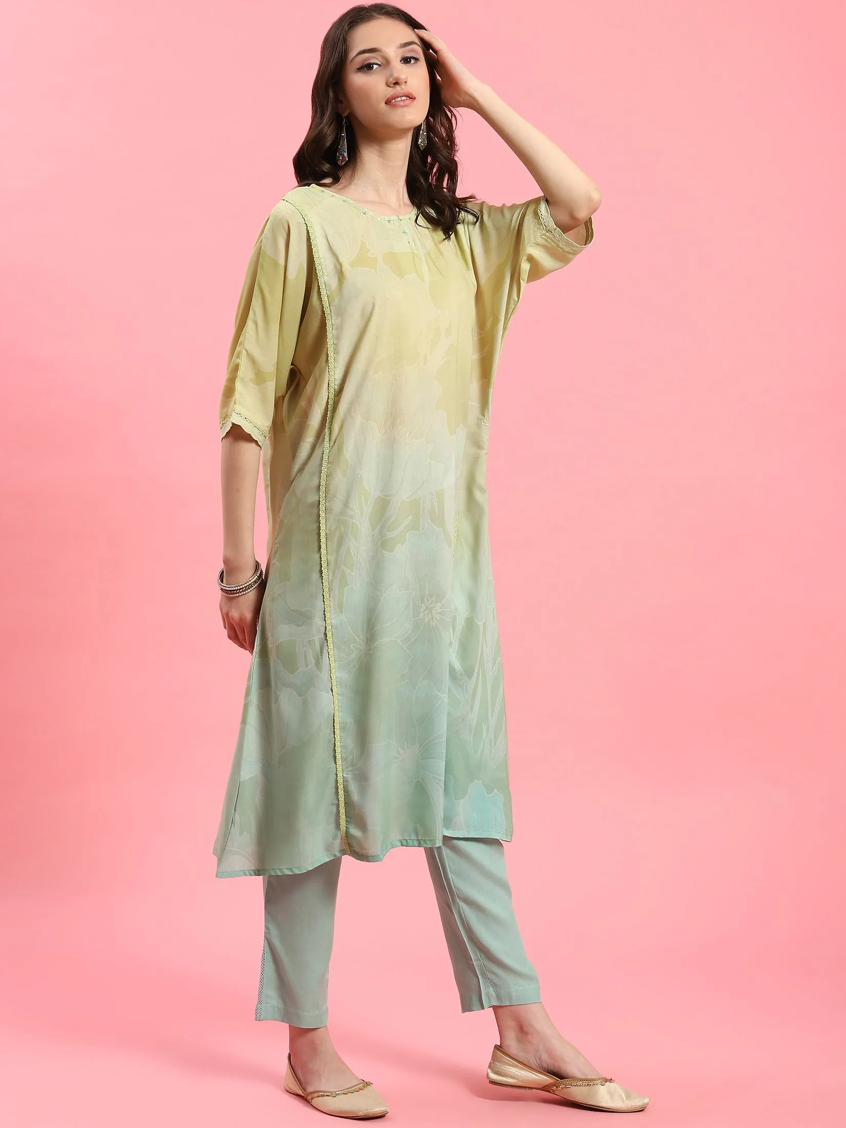 Women Green Floral Print Kurta With Trouser